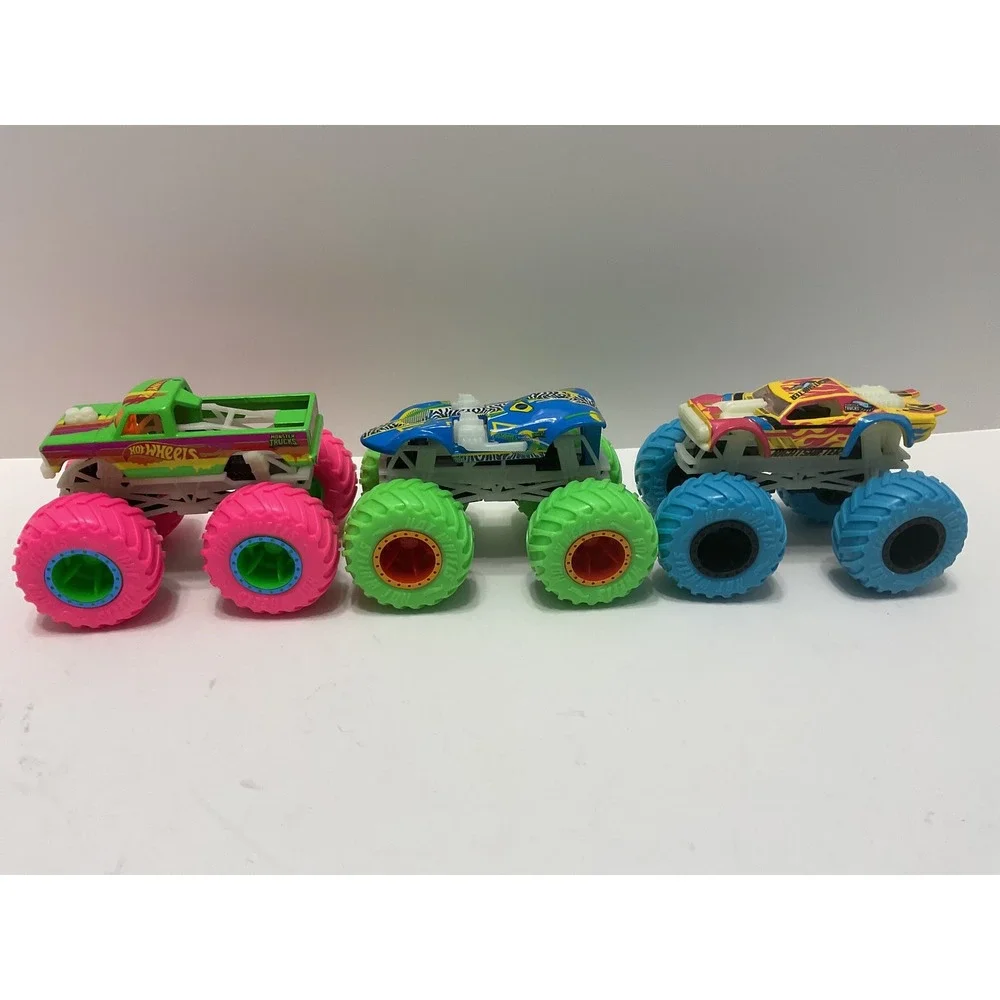 Hot Wheels‎ Monster Trucks Glow in the Dark 3 Pack Green Blue Yellow 1:64 Scale
